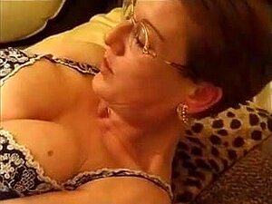 Nadine T. pumpt ihre Muschi