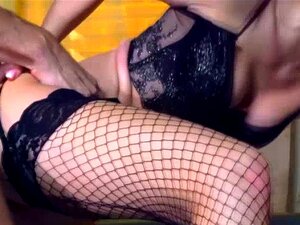 Sexy Trisha Parks trifft auf einen großen Schwanz. Heiße, sexy Babe