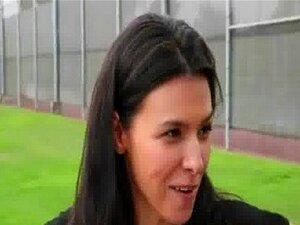 Mädchen wird für Nacktheit 6 bezahlt