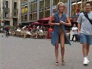 Sophie Moon nur in der Öffentlichkeit