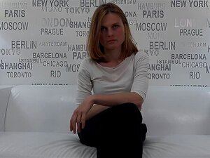 Verführerische Blonde Tereza mit Kleinen Titten