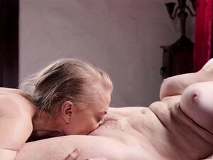 Nonne gibt der Versuchung nach und leckt Muschi