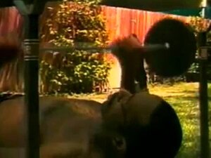 Kuntoilua puutarhassa