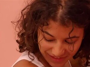 Harige lesbische babes likken kutten en kontgaten