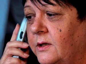 Große schlaffe Titten Nute Stella Cox harter Hals und Muschi-Fick