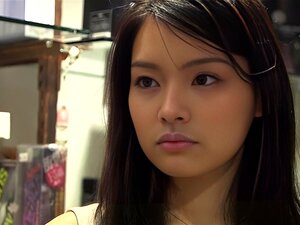 Erstaunliches japanisches Mädchen Yuki Tanihara in einem verrückten