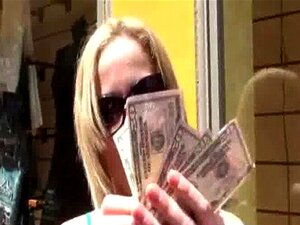 Amateur-Schlampe nimmt Geld für einen Fick 26