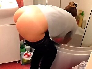 Tauche ein in die verführerische Welt enger, üppiger Ärsche und