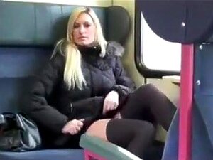 Schnelles Blasen und Ficken mit einer heißen Braut im Zug, Finde das