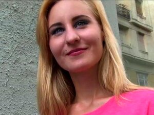 PublicAgent Heiße blonde Schlampe fickt einen Fremden an einem