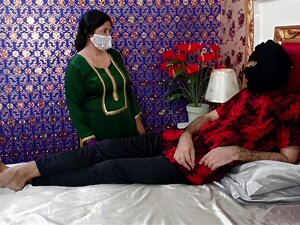 Schöne indische Hindi-Dienstmädchen-Blowjob Lutscht und fickt hart