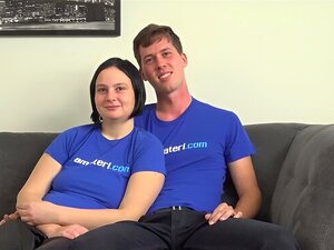 Jana P. & Partner: Haarige Brünette zeigt Sexfähigkeiten mit Großem