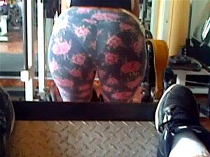 reiches Fitnessstudio Leggins.MP4