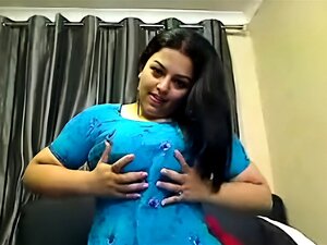 Upptäck den heta förförelsen hos en lockande indisk gudinna när