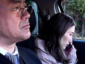 Üppige japanische Ehefrau reitet einen harten Schwanz und bekommt