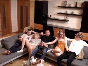 Plötzliche Orgie mit Süßen