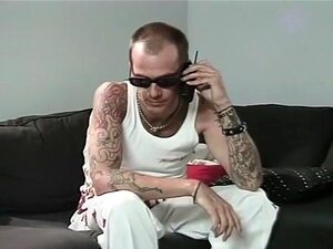Johnny Toxic ha bisogno di una troia ebano per succhiargli il cazzo.