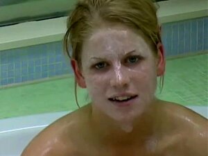 Großer Stiefbruder NL Heiße blonde Süße Mädchen nackt beim Baden.