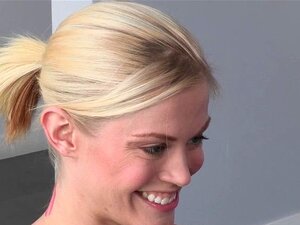 Cfnm-Babes machen sich mit harten Schwänzen auf den Weg