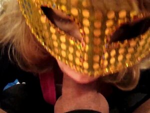 Moglie amatoriale fa un pompino senza mani e finisce il lavoro