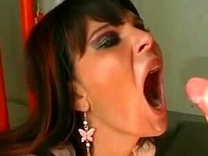 Amateur-Blowjob und Sperma schlucken