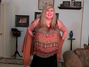 BBW milf Love Goddess wrijft over haar rijpe clit