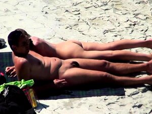 Wunderschöne Amateur-MILFs nackt am Strand Voyeur Nahaufnahme Muschi