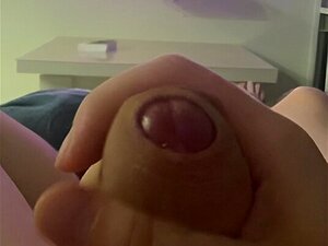 Mijn eerste grote CUMSHOT: Amateur man kijken interraciale porno en