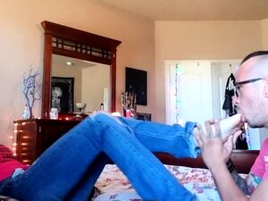 Geile milf met een heerlijke kont geniet van doggystyle seks op webcam