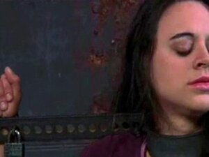 Ујб је казнио 004