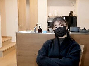 Styvmors lilla mamma upptäcktes av sin son att vara otrogen mot