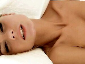 Atemberaubendes ukrainisches Model Nancy A bekommt eine Creampie in