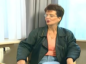 Erlebe das verbotene Vergnügen, wenn ein junger Hengst seine