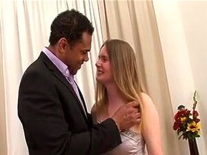 Harige Europese MILF krijgt IR BBC geneukt. Haar naam wordt 23