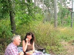 Outdoor Reifes Paar beim Sex