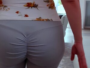 Tauche ein in die fesselnde Leidenschaft einer reifen blonden MILF mit