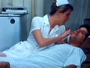 Retro-Traum-Parodie: Krankenschwester hat Sex während des Krieges, um