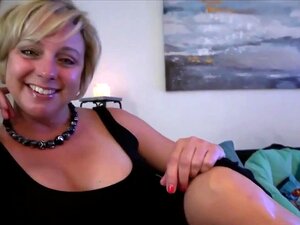 Brianna ist eine laszive, goldhaarige Mutter, die es liebt, selbst mit