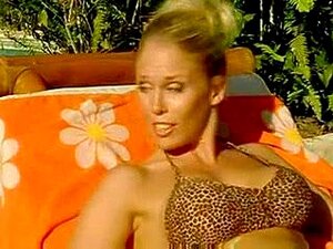 Monica Lion hat Sex auf einem Boot