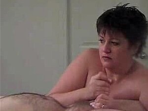una matura bbw prende una bocca piena
