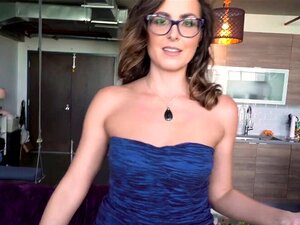 Elegante MILF-Stiefmutter zeigt mir ihre perfekte Oraltechnik. Edle