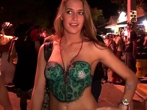 Unglaubliche Pornodarstellerin in einem geilen Softcore-Video mit