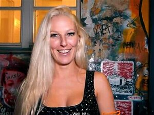 Heiße blonde CAM ANGEL wird von italienischem Hengst durchgenommen!