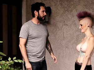Süße Emo-Babe hat heißen Analsex mit ihrem geilen Stiefvater