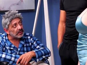 Јебање пред очухом са Алцхајмеровом