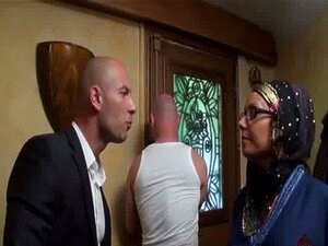 Hotell i nærheten av Samira Abibe Beurette Tour -