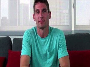 Muskelporrnybörjare blåser på gaycastings