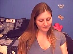 Zeige Schwangeren-Abdomen, schöne runde BH-Kumpels, die die Babe