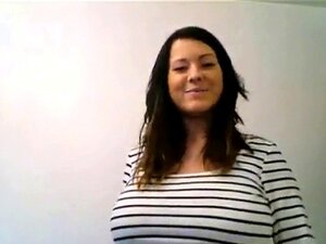 Verdammt, was für riesige Brüste du hast, süßes Mädchen. Süßes