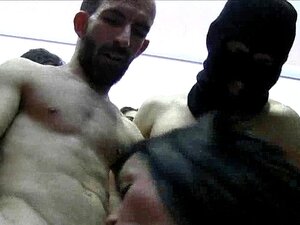 Zigeunermädchen schließt sich der Orgie an